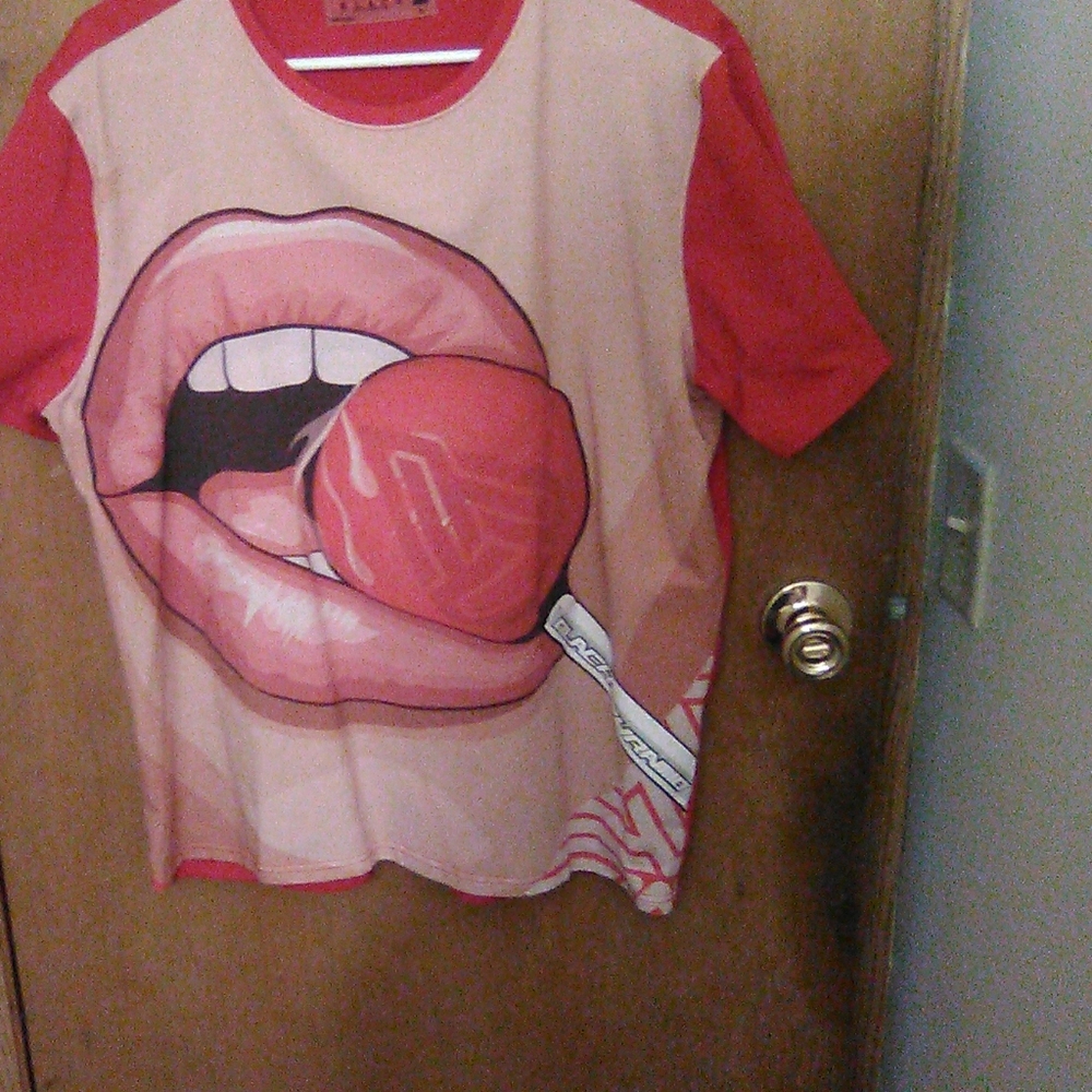 Black Pyramid "lollipop" tee